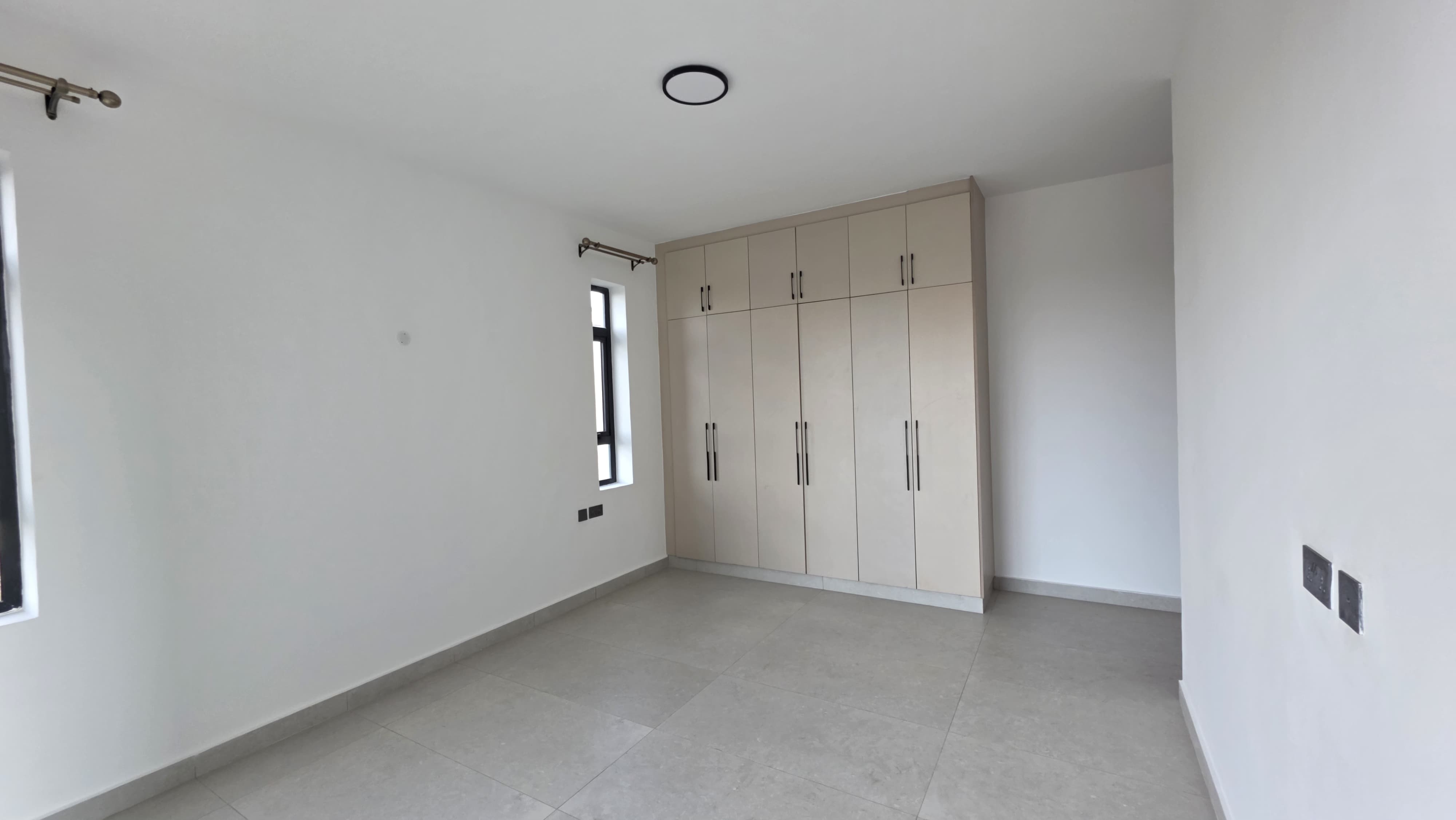 Modern 3 Bedroom Apartment with DSQ for rent in Brookside