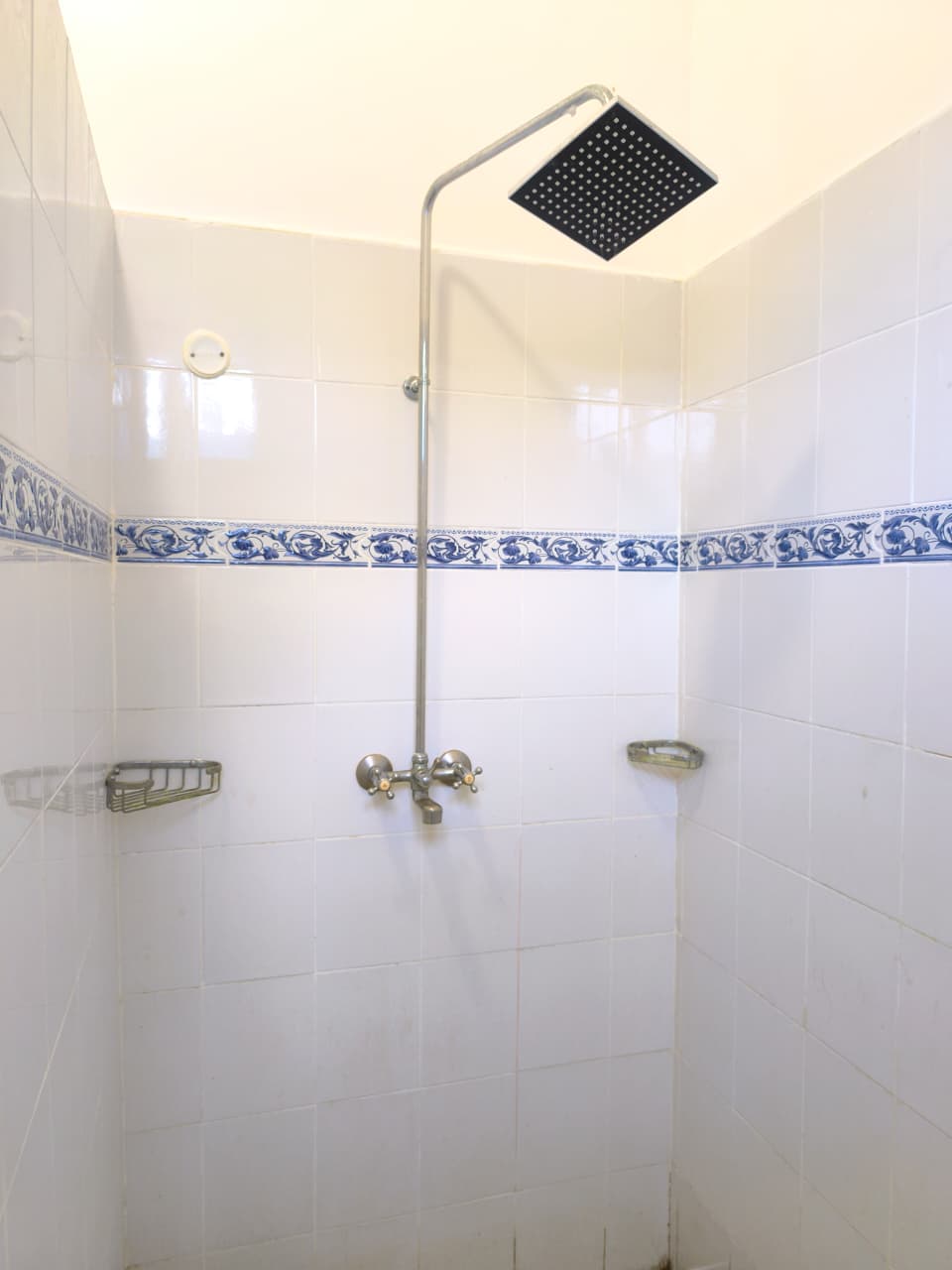 Fully Furnished 4 Bedroom Seafront Bungalow for Sale in Shanzu, Mombasa