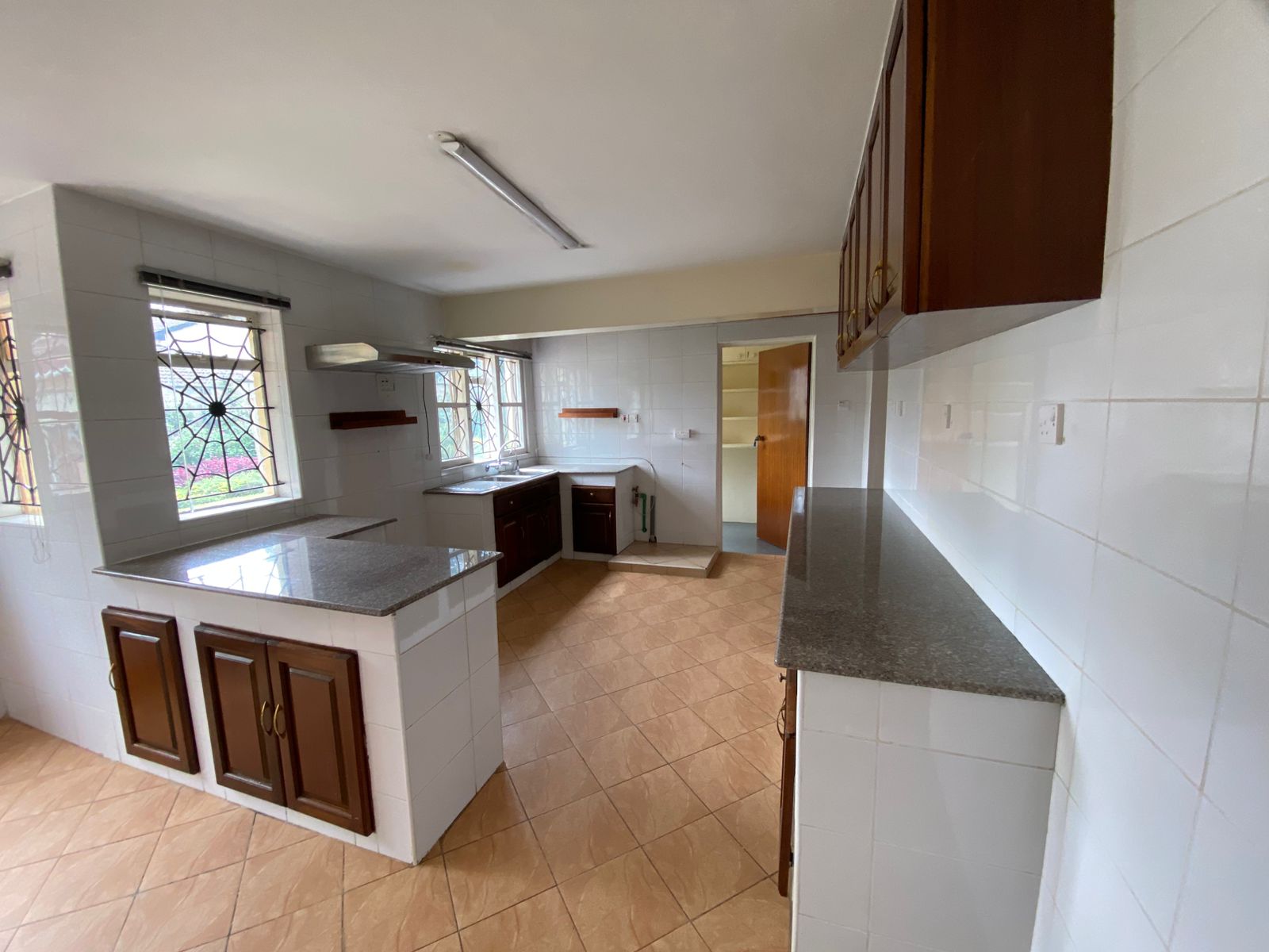 5 Bedroom House for Rent in Nyari