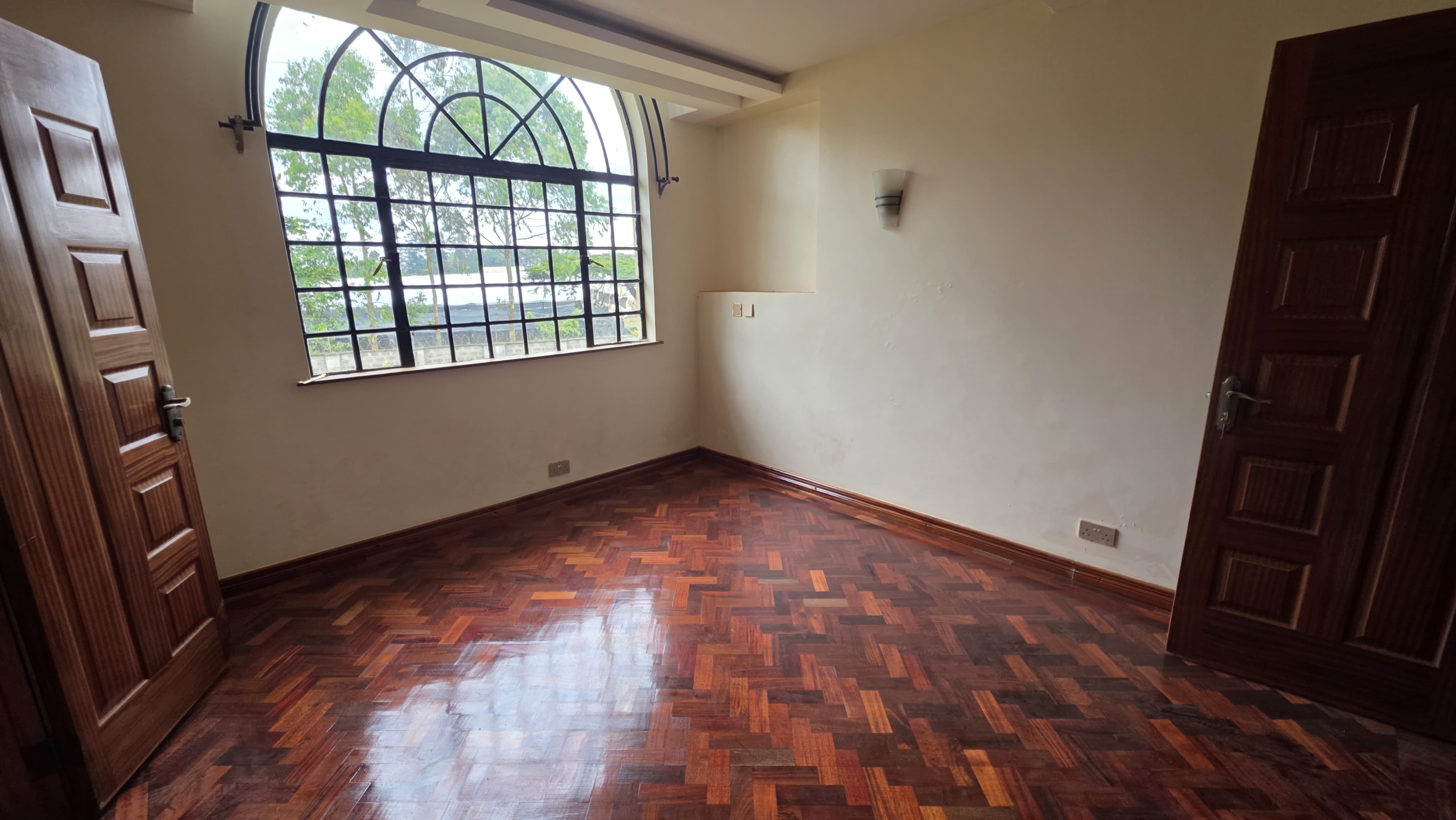 4 Bedroom with DSQ Bungalow for Sale in Redhill