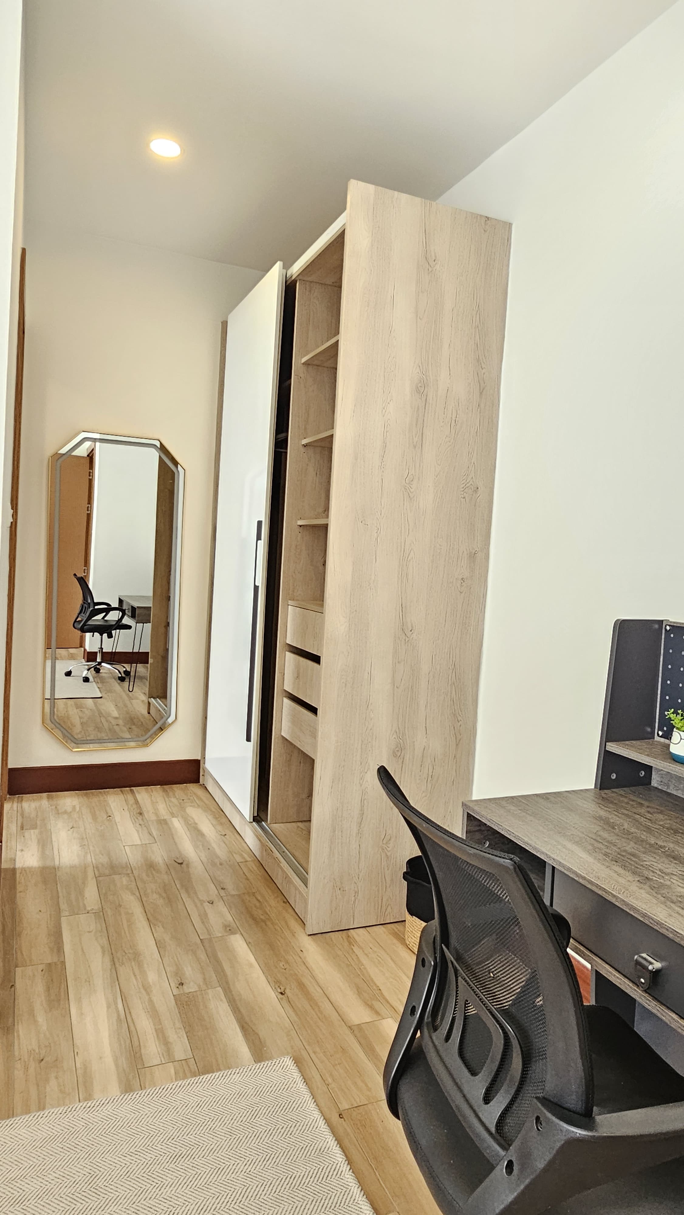 Fully Furnished 2 Bedroom Apartment for Rent at Colosseium Apartments