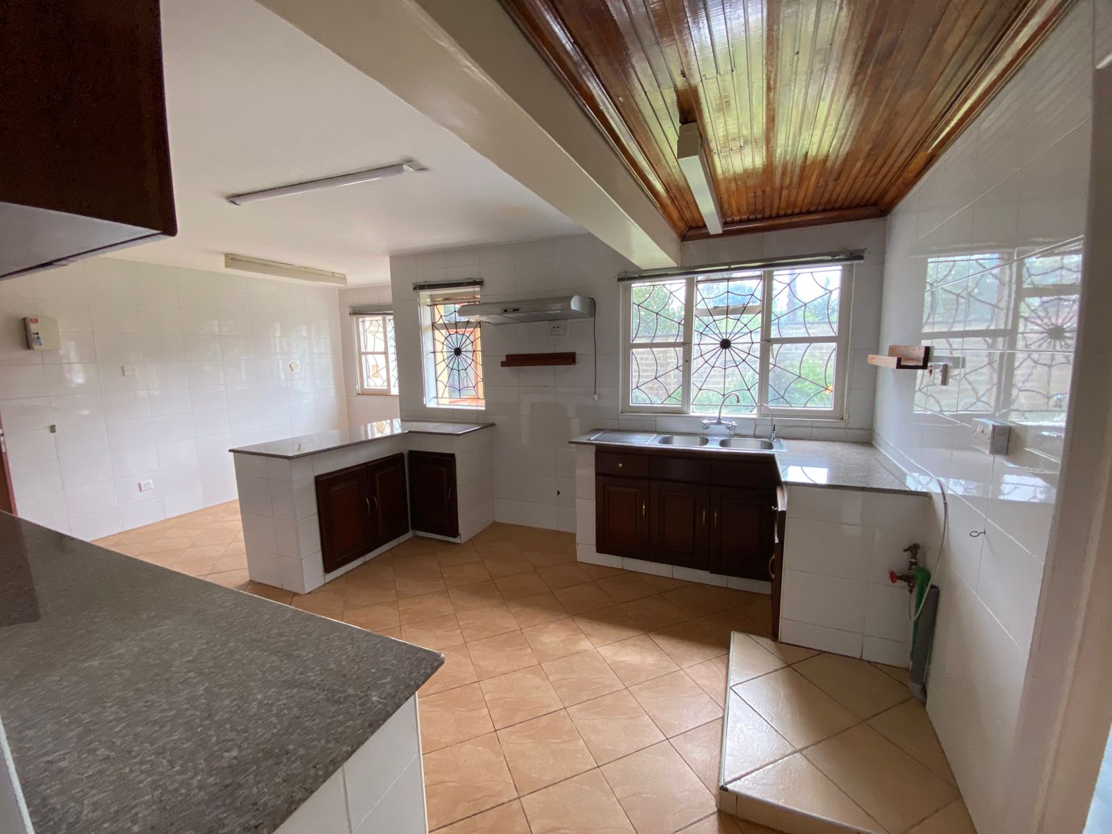 5 Bedroom House for Rent in Nyari