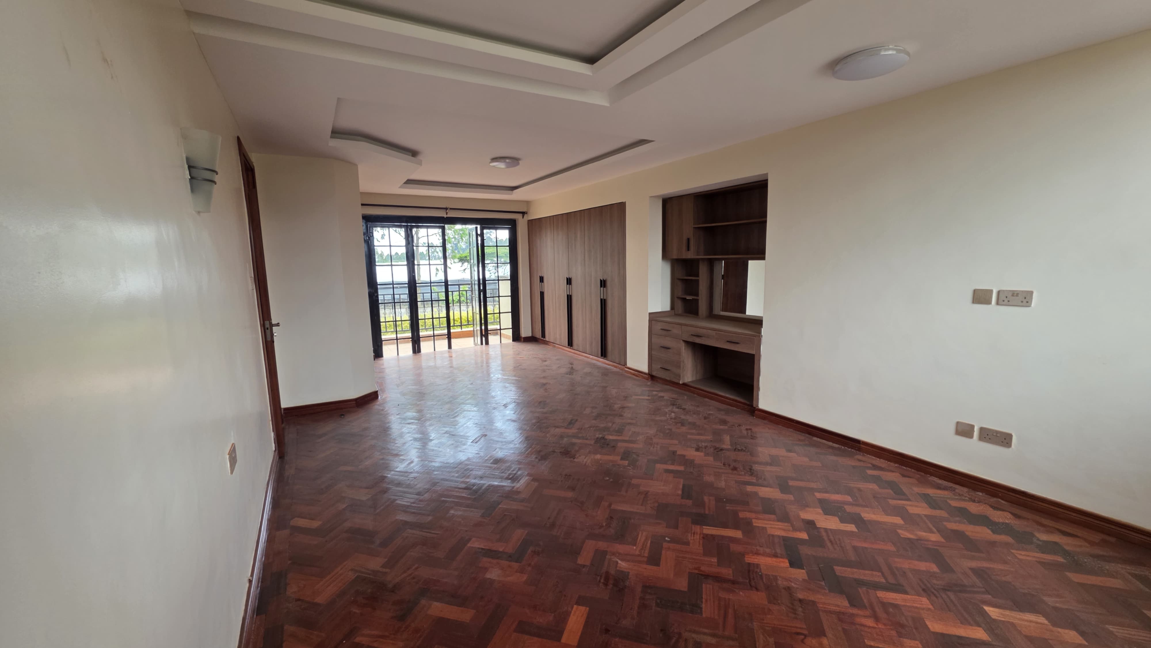 4 Bedroom with DSQ Bungalow for Sale in Redhill
