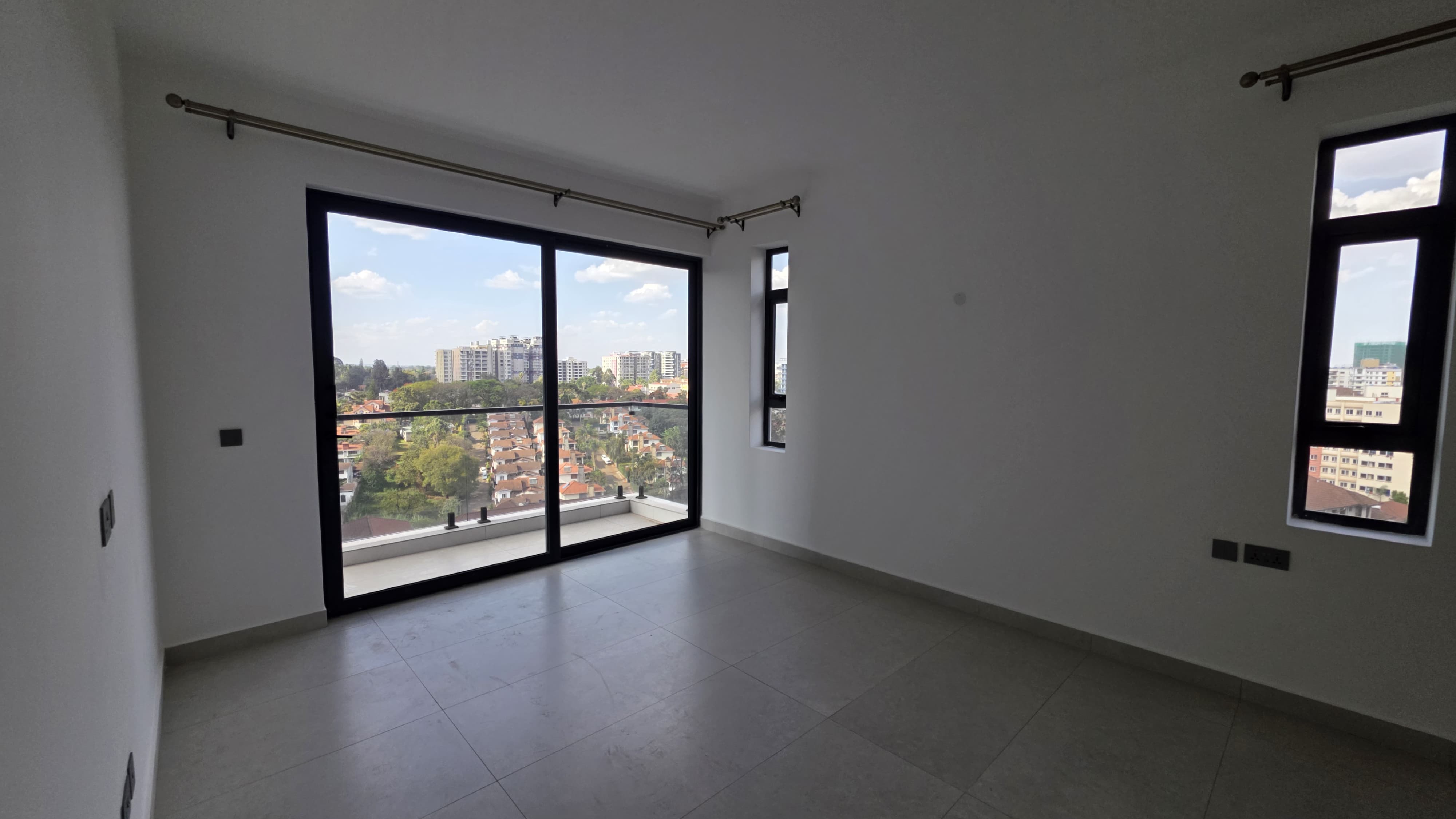 Modern 3 Bedroom Apartment with DSQ for rent in Brookside