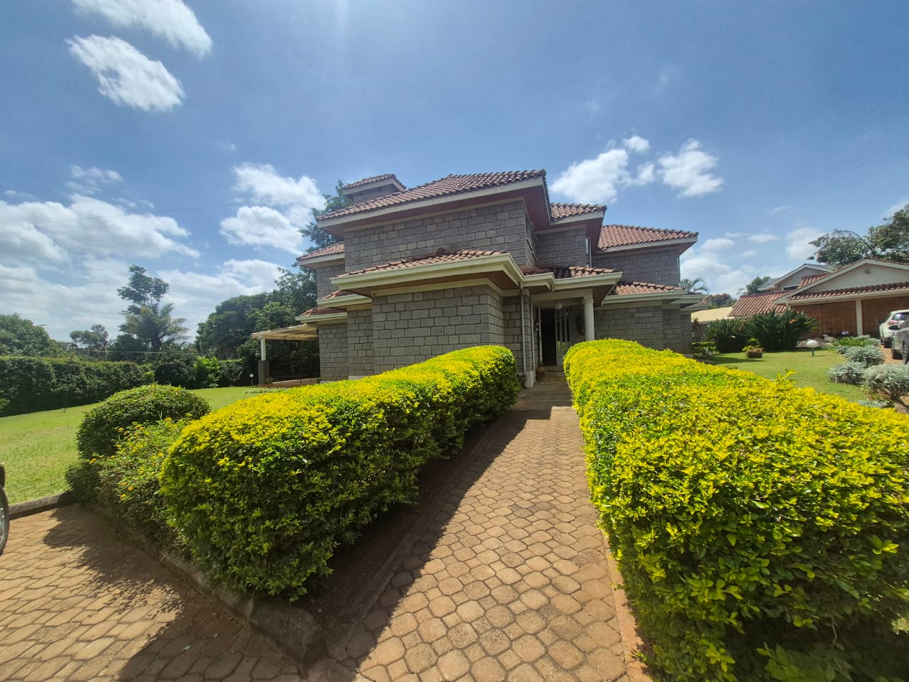 4 Bedroom Luxury Bungalow for Sale in Old Runda, Nairobi