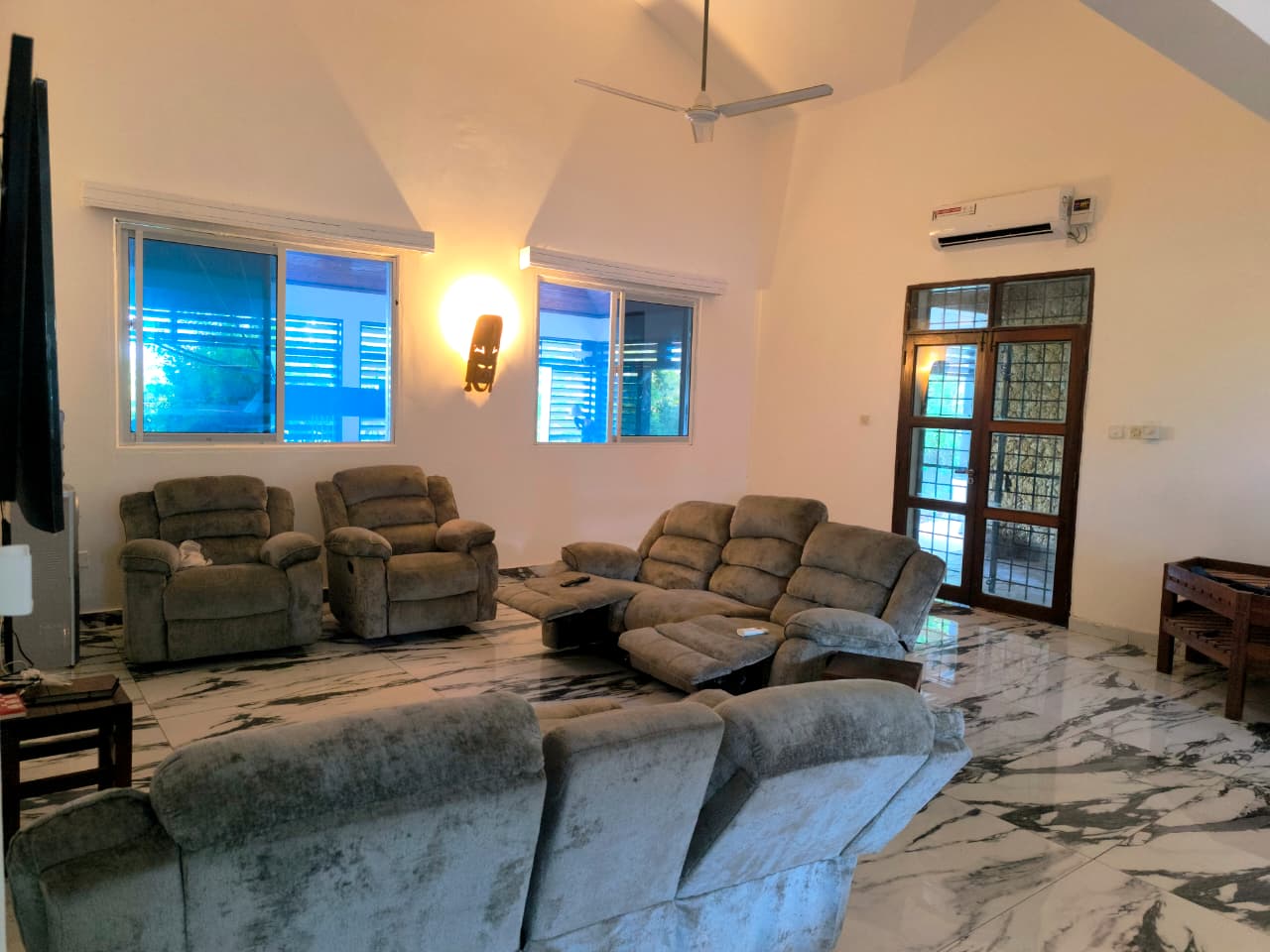 Fully Furnished 4 Bedroom Seafront Bungalow for Sale in Shanzu, Mombasa