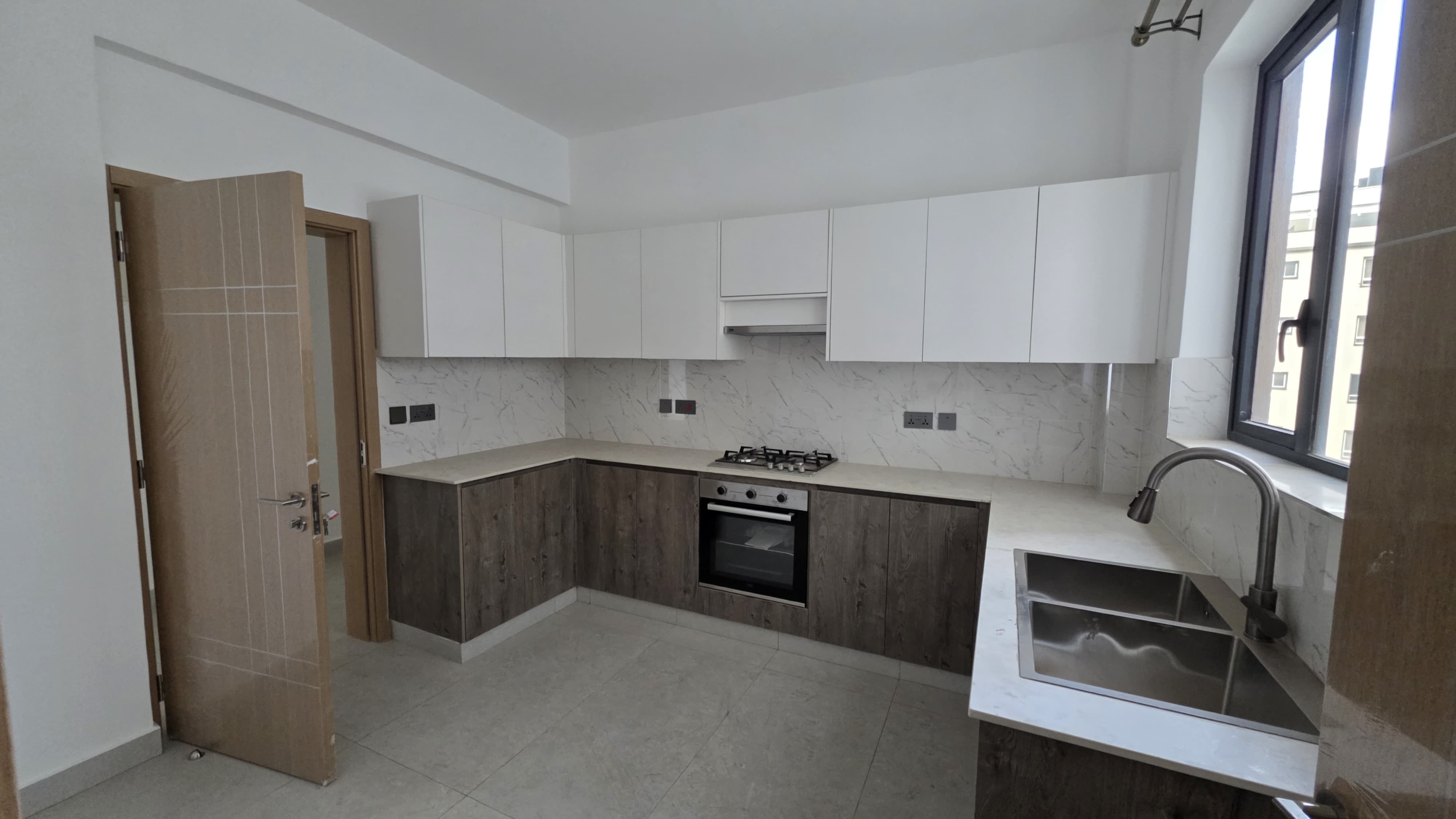 Modern 3 Bedroom Apartment with DSQ for rent in Brookside