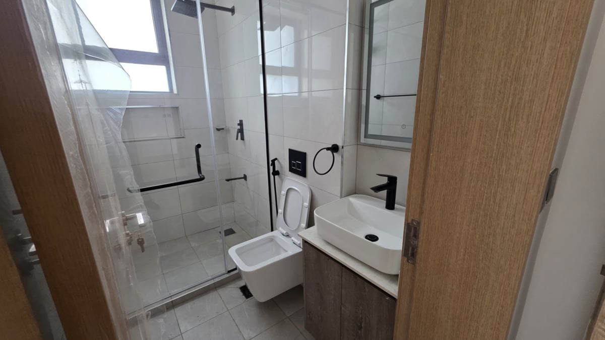 Modern 3 Bedroom Apartment with DSQ for rent in Brookside — photo 9