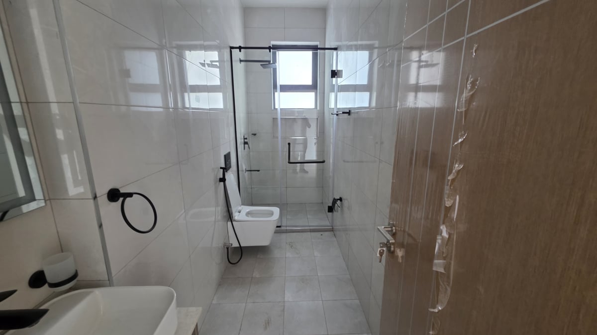 Modern 3 Bedroom Apartment with DSQ for rent in Brookside — photo 8