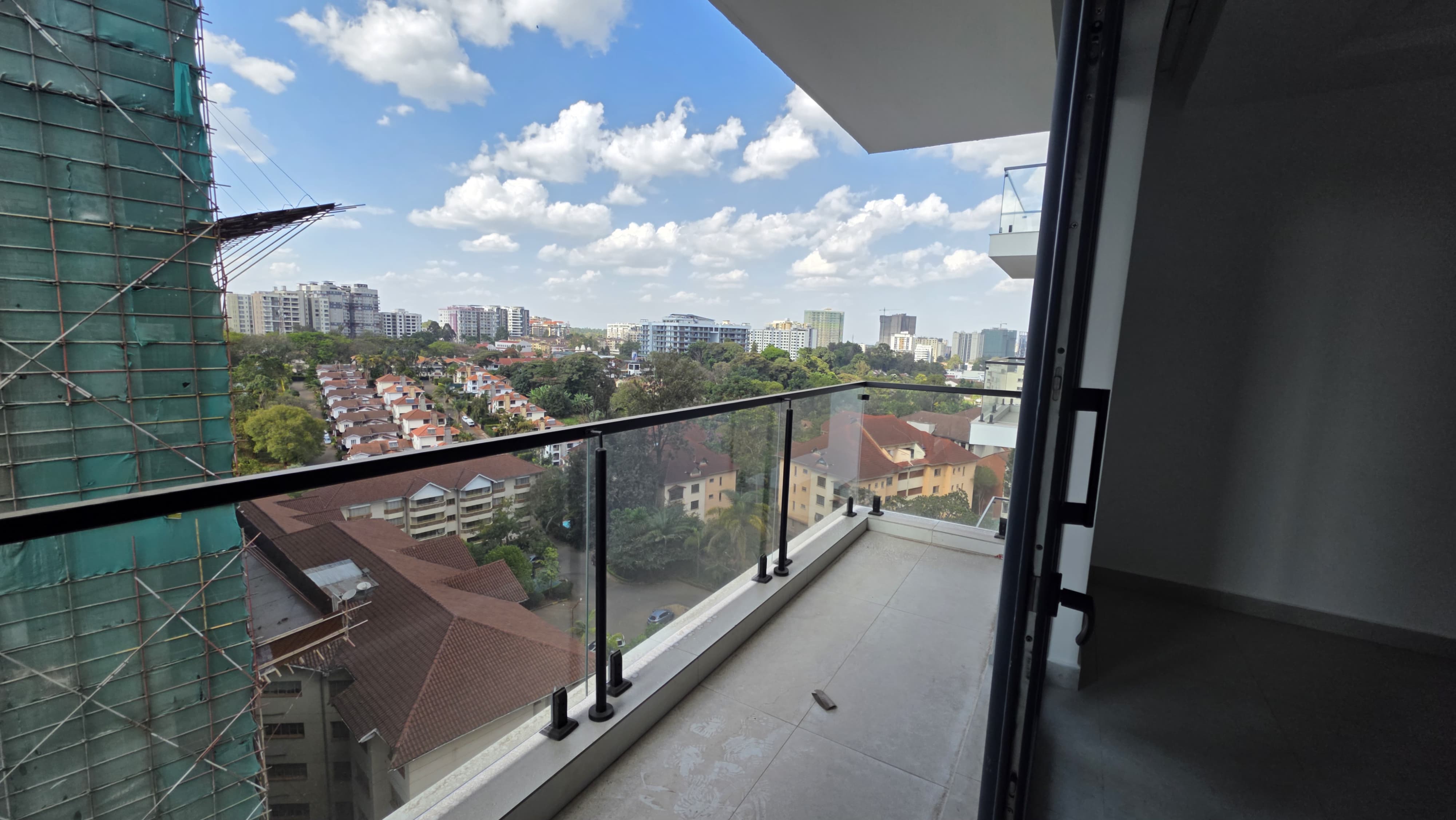 Modern 3 Bedroom Apartment with DSQ for rent in Brookside
